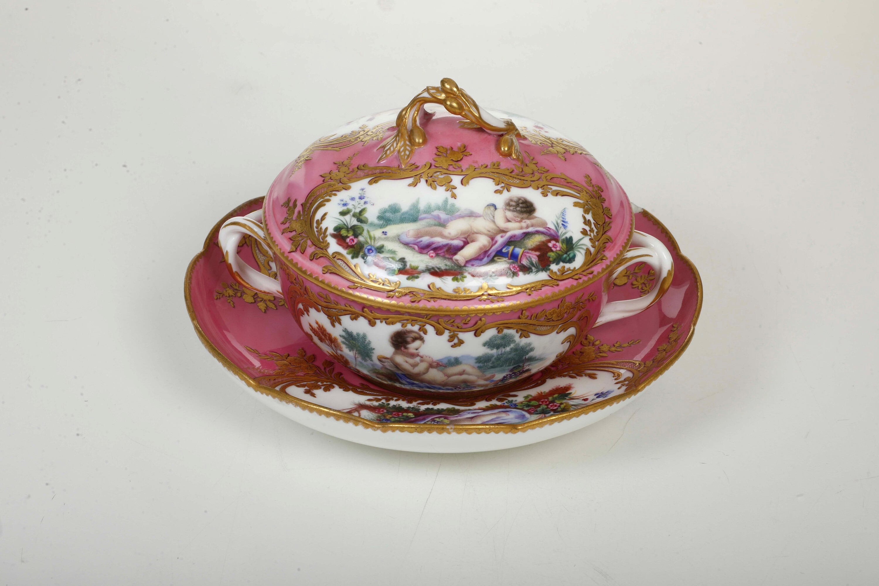 Sèvres, Tazza da brodo con sottopiatto, XVIII secolo, porcellana con decorazione XIX secolo