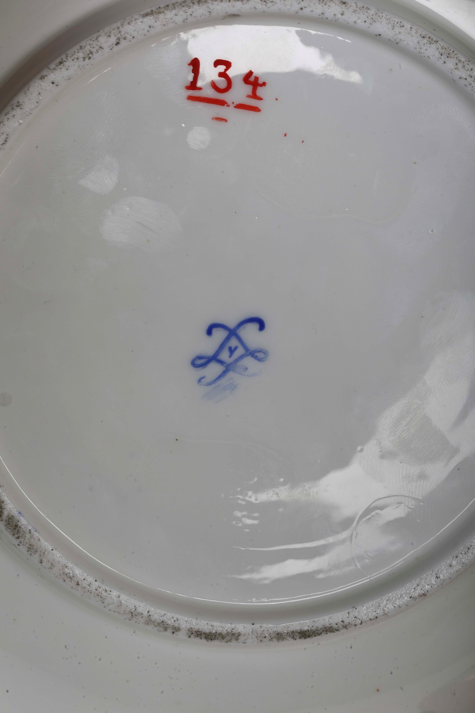 Sèvres, Tazza da brodo con sottopiatto, XVIII secolo, porcellana con decorazione XIX secolo