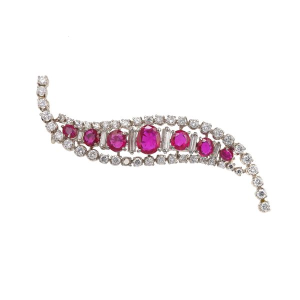 Spilla con diamanti e rubini