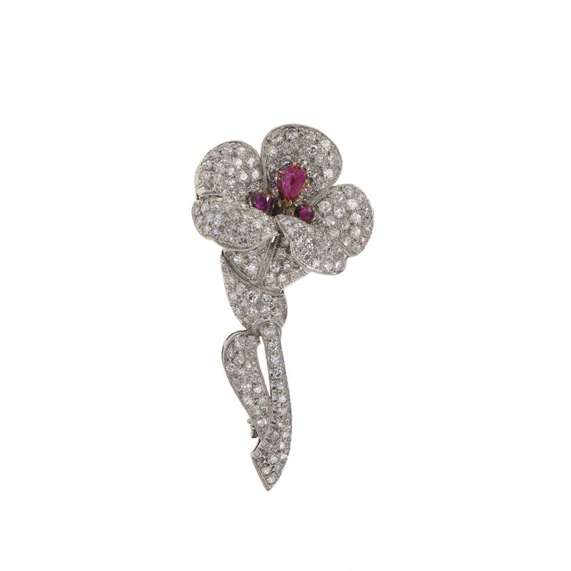Spilla "fiore" con rubini e pavé di diamanti  - Asta Fine Jewellery - Cambi Casa d'Aste