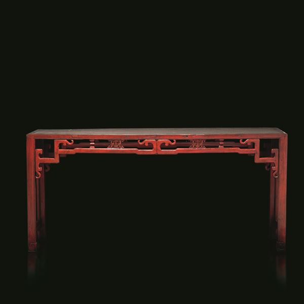 Tavolo in legno con decori geometrici traforati, Cina, Dinastia Qing, XIX secolo