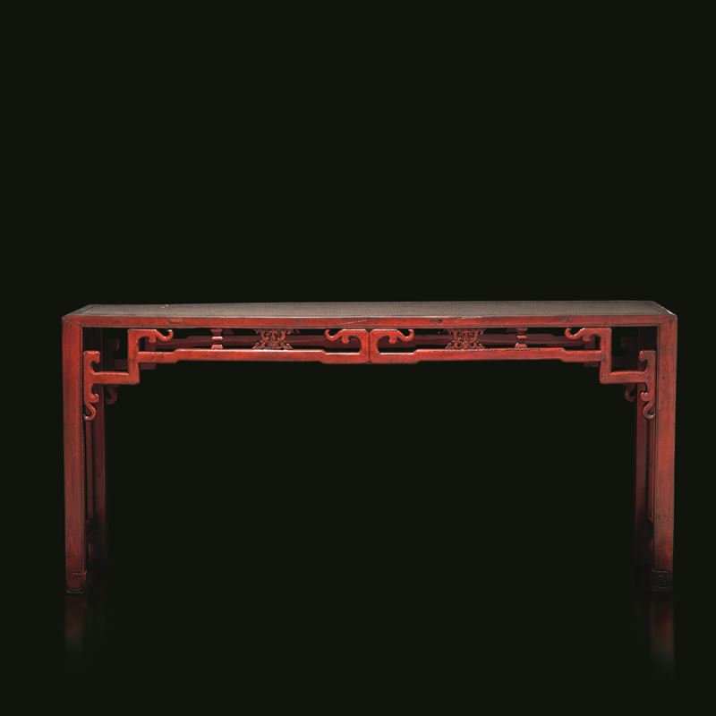 Tavolo in legno con decori geometrici traforati, Cina, Dinastia Qing, XIX secolo  - Auction Fine Asian Works of Art - Cambi Casa d'Aste