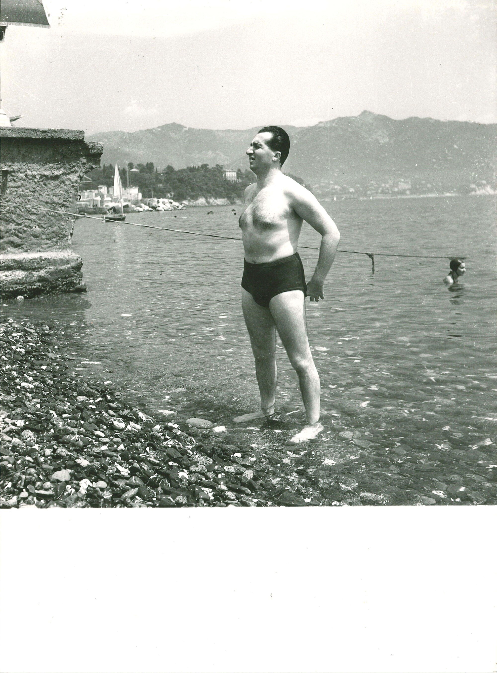 Autore Sconosciuto - Lotto di tre fotografie del pilota Alberto Ascari a Santa Margherita Ligure