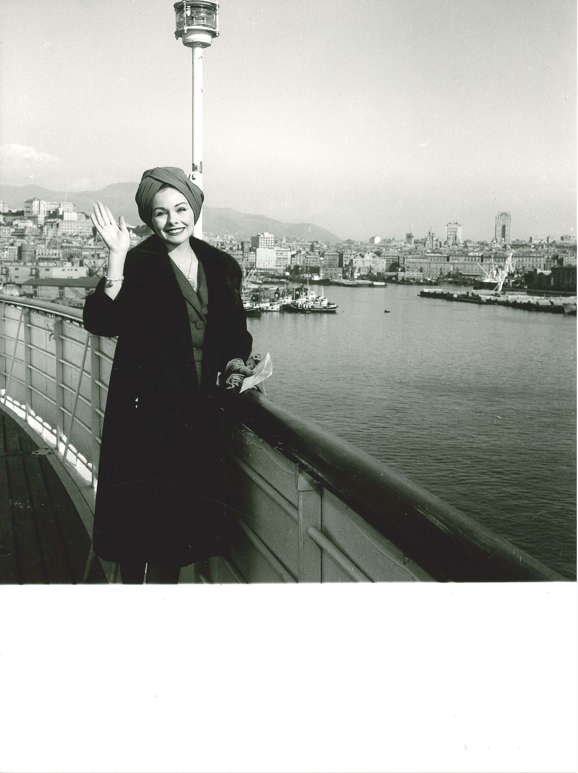 lotto di sette fotografie Jeanne Crain a Genova; Ava Gardner a Sanremo; Ester Williams a Portofin...