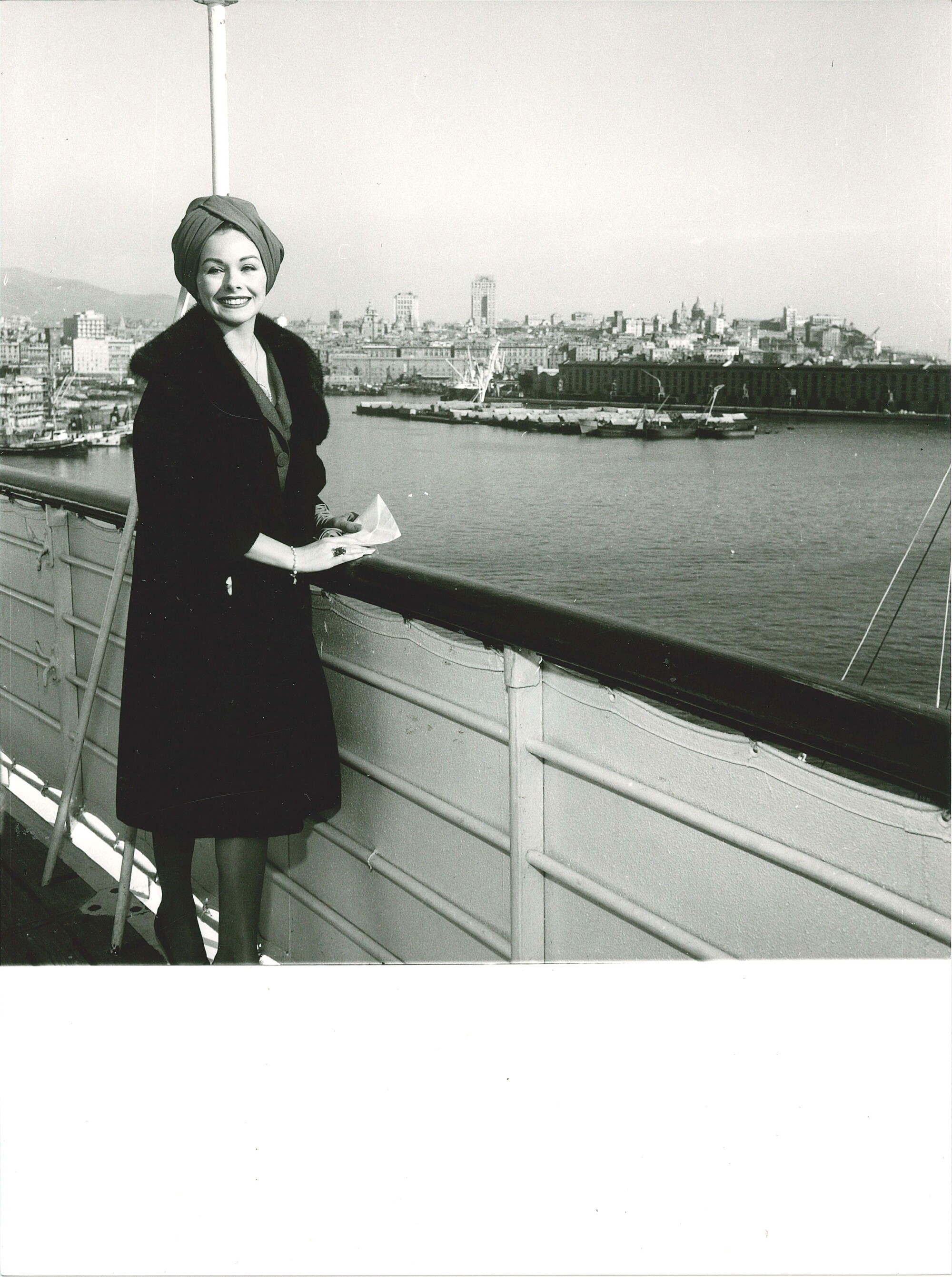 lotto di sette fotografie Jeanne Crain a Genova; Ava Gardner a Sanremo; Ester Williams a Portofin...