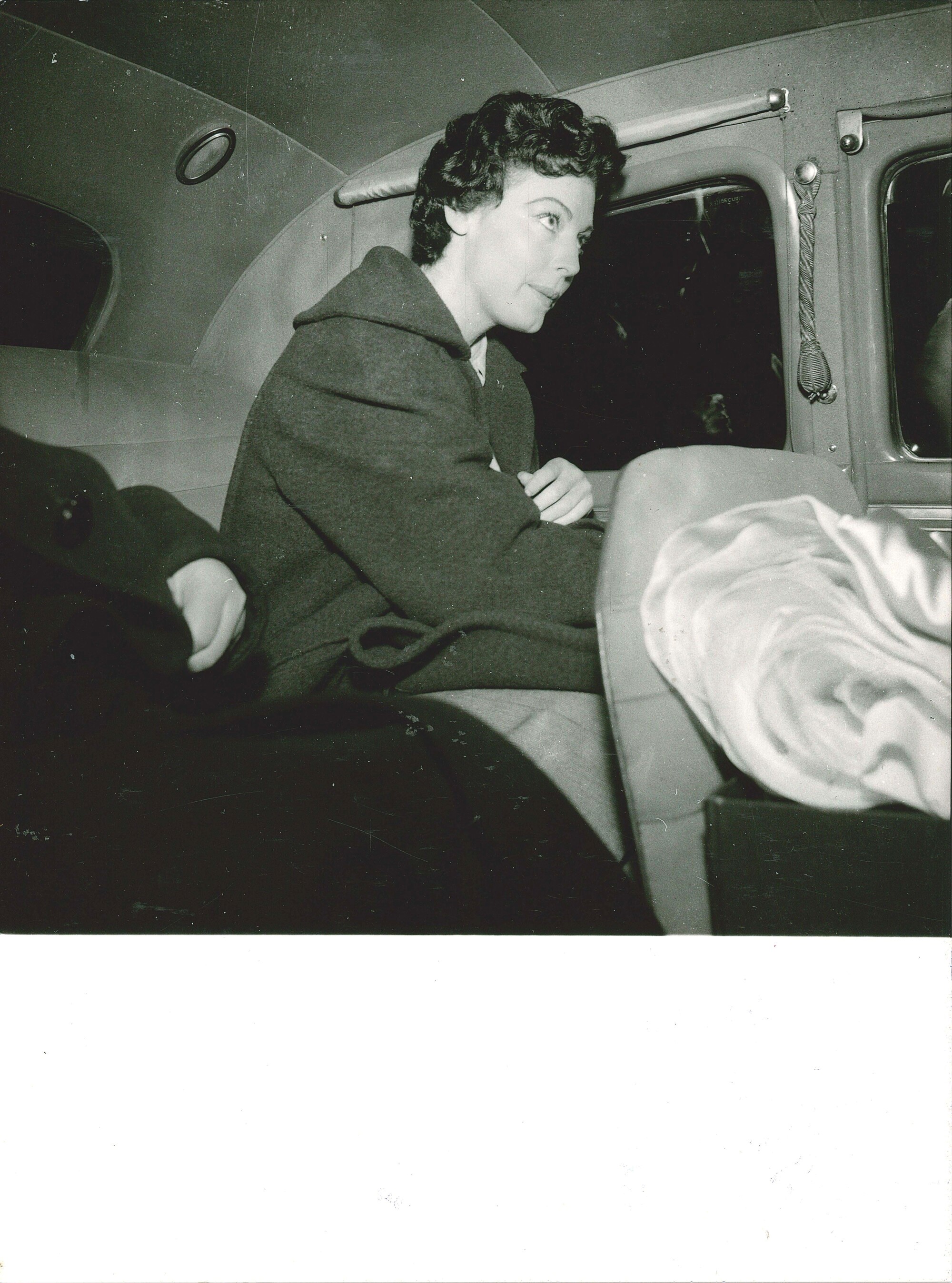 lotto di sette fotografie Jeanne Crain a Genova; Ava Gardner a Sanremo; Ester Williams a Portofin...