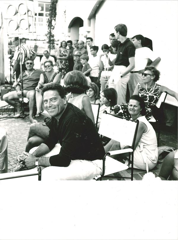 Autore Sconosciuto - lotto di tre fotografie Raf Vallone sul set del film “La Spiaggia”