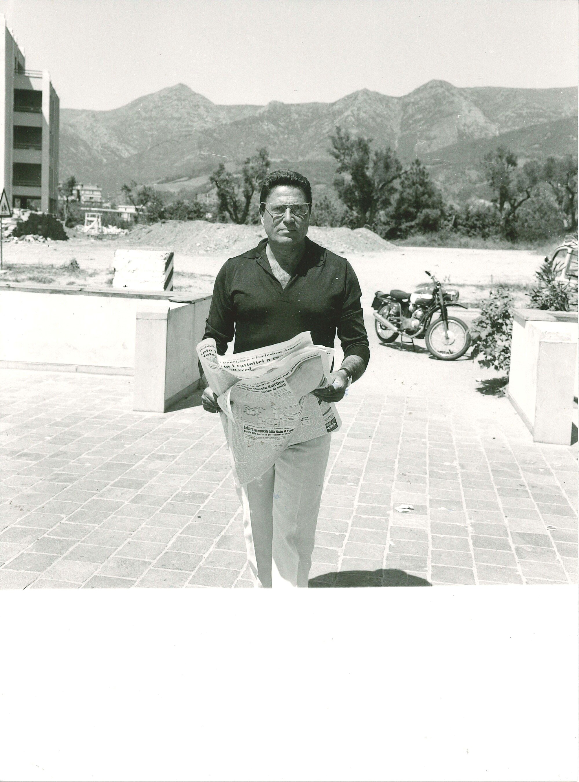 lotto di tre fotografie Raf Vallone sul set del film “La Spiaggia”