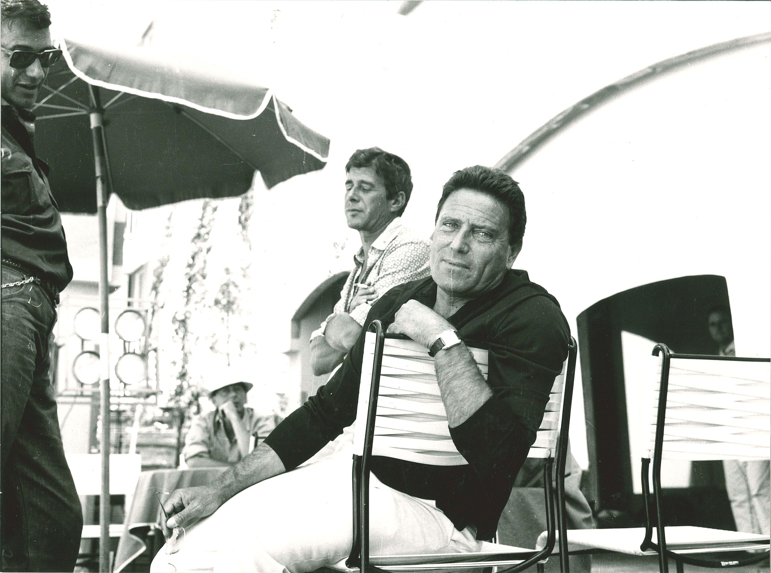 lotto di tre fotografie Raf Vallone sul set del film “La Spiaggia”