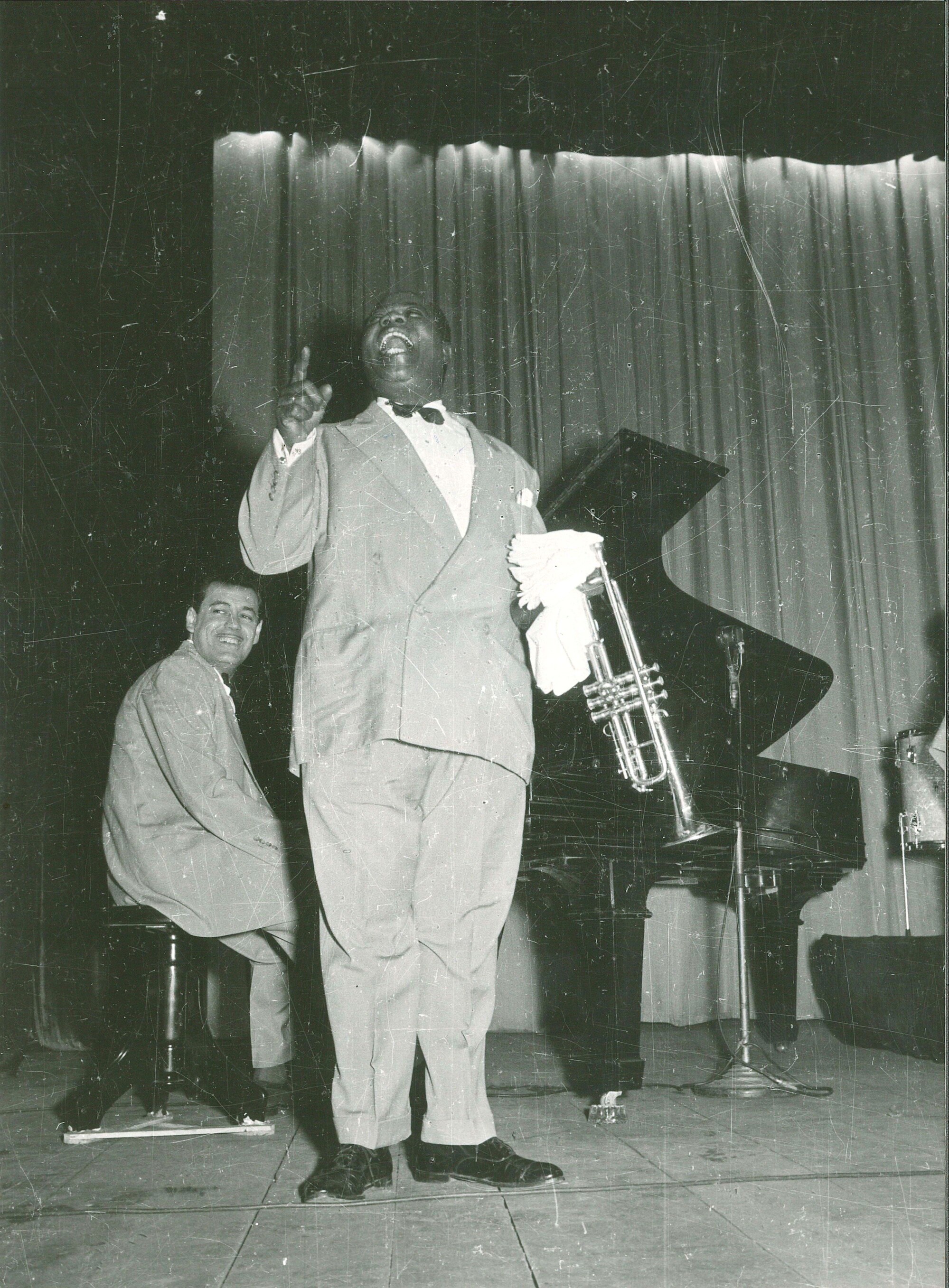 lotto di quattro fotografie Louis Armstrong a Genova