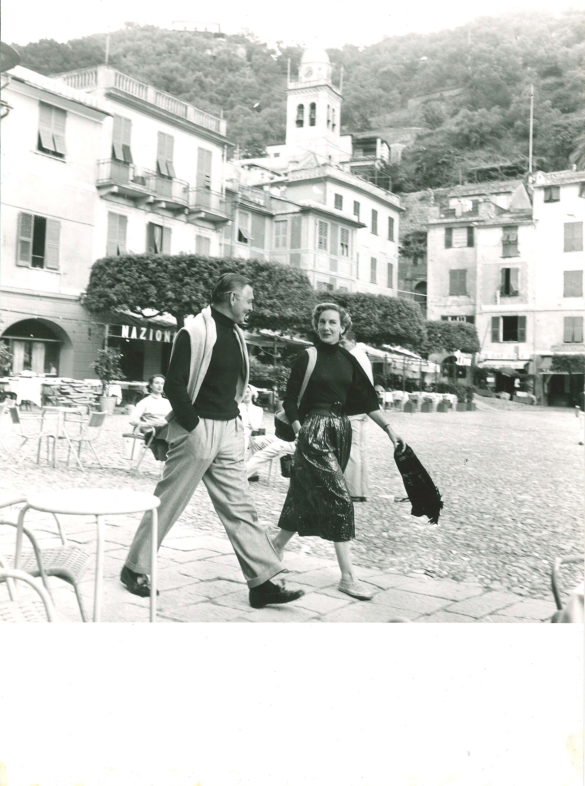 lotto di sei fotografie Clark Gable e Kay Williams; Antony Quinn e famiglia; Greta Garbo e George...