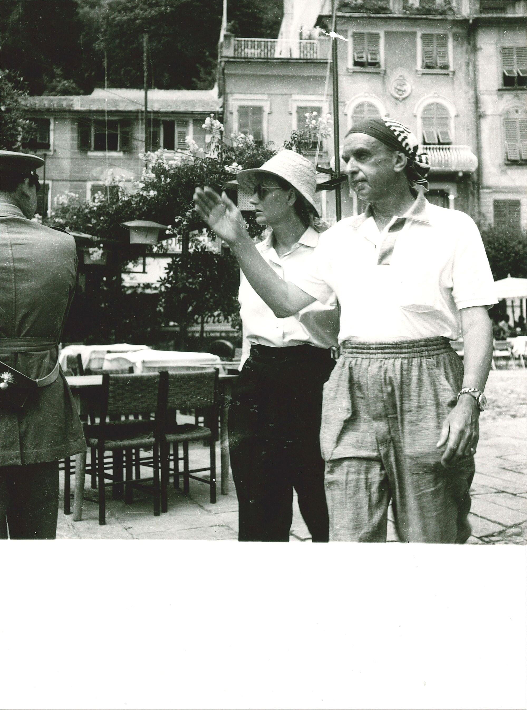 lotto di sei fotografie Clark Gable e Kay Williams; Antony Quinn e famiglia; Greta Garbo e George...