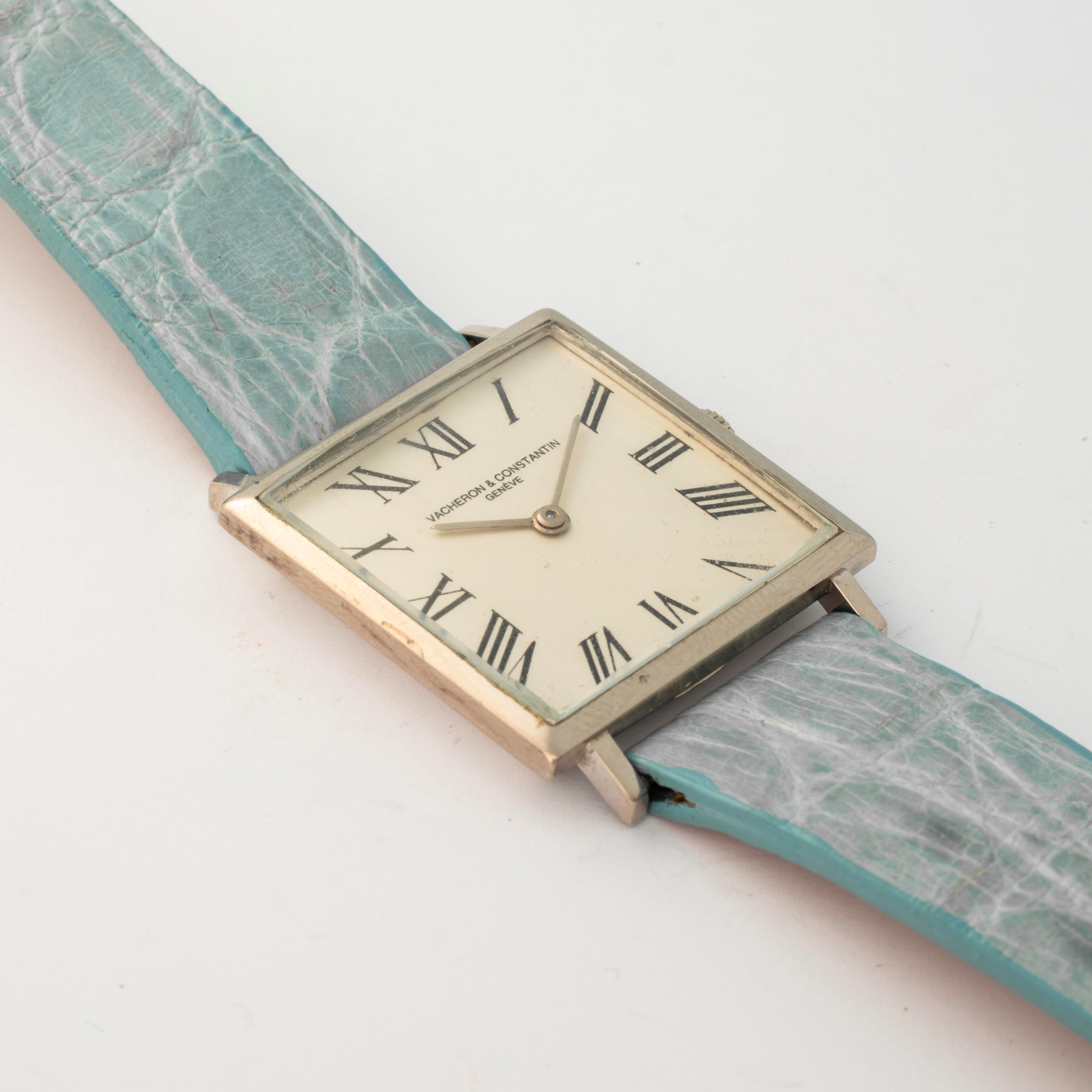 Vacheron & Constantin - Rettangolare Extrapiatto in oro bianco 18kt con quadrante argentè e numer...