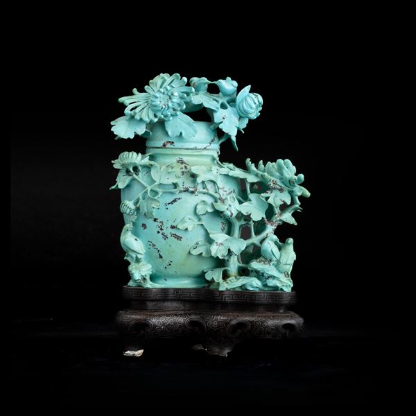 Vaso in turchese con decori floreali a rilievo, Cina, Dinastia Qing, XIX secolo
