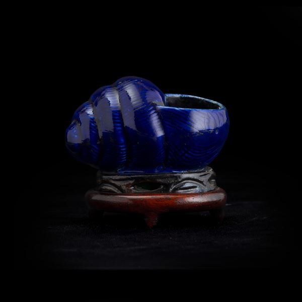 Figura di conchiglia in lapis, Cina, XX secolo