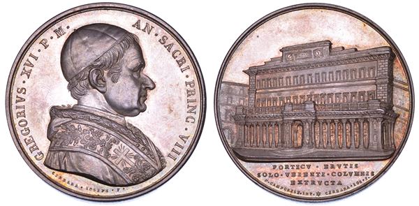 STATO PONTIFICIO. GREGORIO XVI (Bartolomeo Alberto Cappellari), 1831-1846 Medaglia annuale in argento 1838/A. VIII. Completamento della facciata del palazzo delle Poste pontificie.