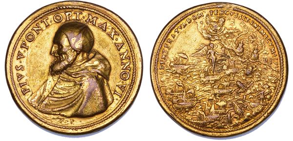 STATO PONTIFICIO. PIO V (Antonio Ghislieri), 1566-1572. Medaglia in bronzo dorato A. VI. Ricordo della battaglia di Lepanto.