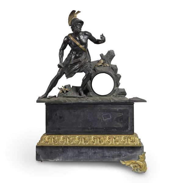 Cassa da orologio da tavolo in bronzo brunito, bronzo dorato e marmo