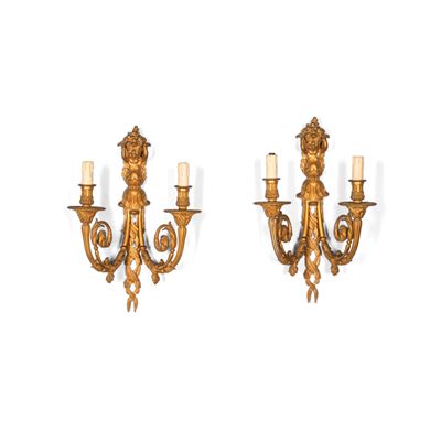 Francia, Coppia di appliques a due luci in bronzo dorato (fine XVIII secolo)
