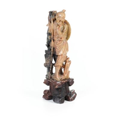 Figura di orientale in pietra dura, scultura decorativa, XX secolo
