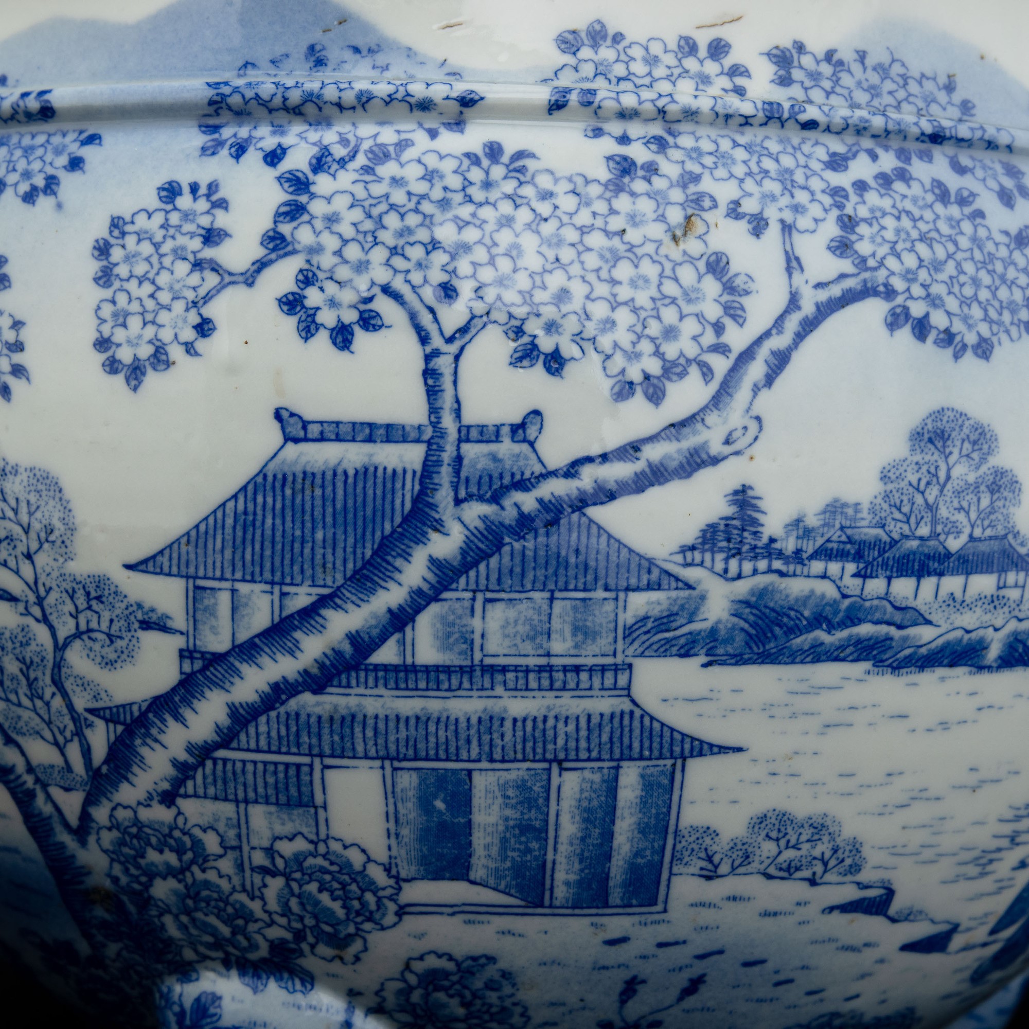 Cachepot, porcellana bianca e blu con scena paesaggistica giapponese,  XIX secolo