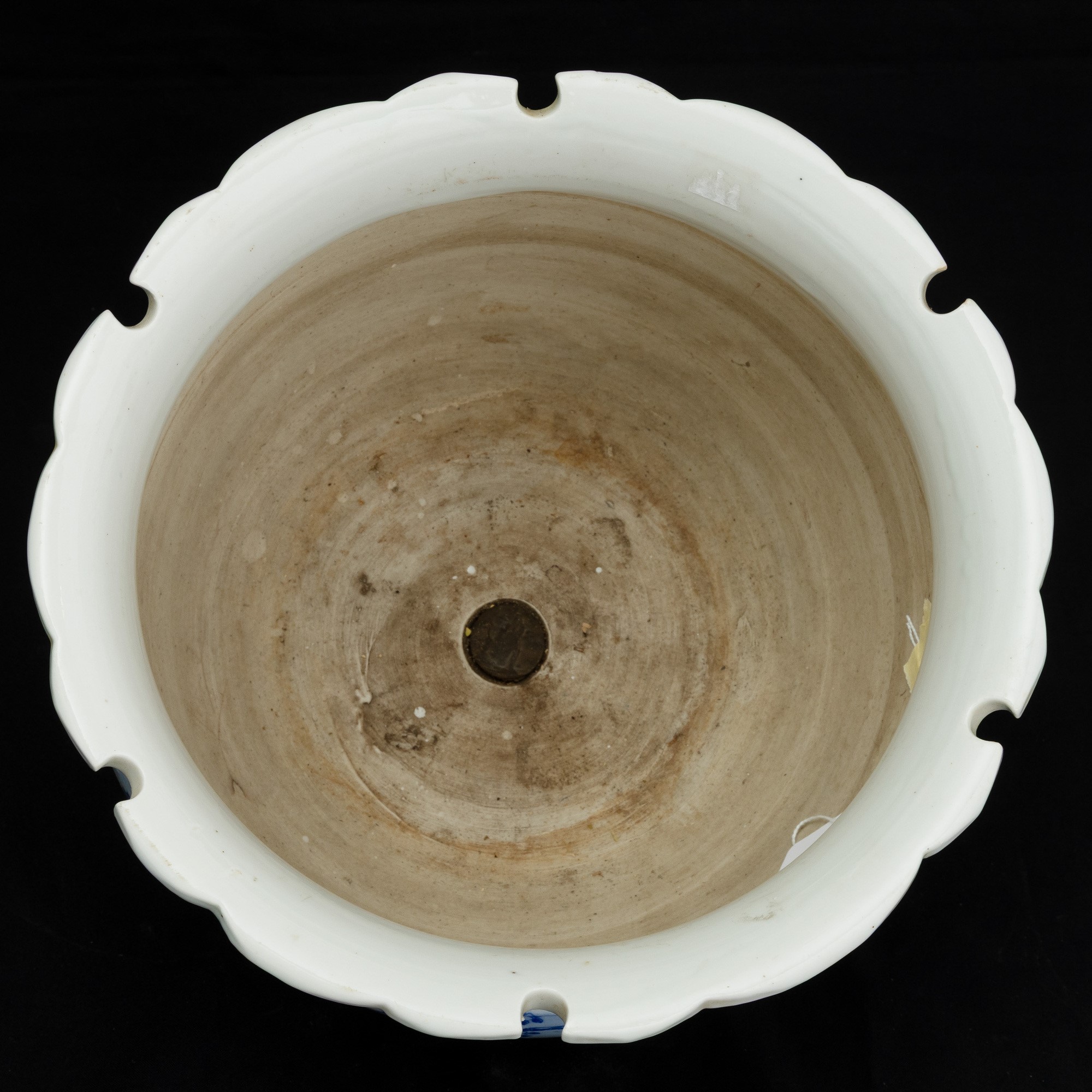 Cachepot, porcellana bianca e blu con scena paesaggistica giapponese,  XIX secolo