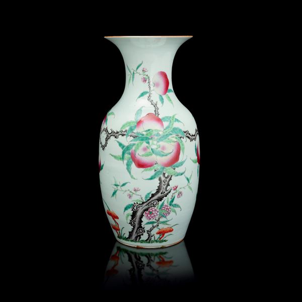 Polychrome enameled porcelain vase decorated with nine peaches, China, Qing Dynasty, Guangxu period (1875-1908)