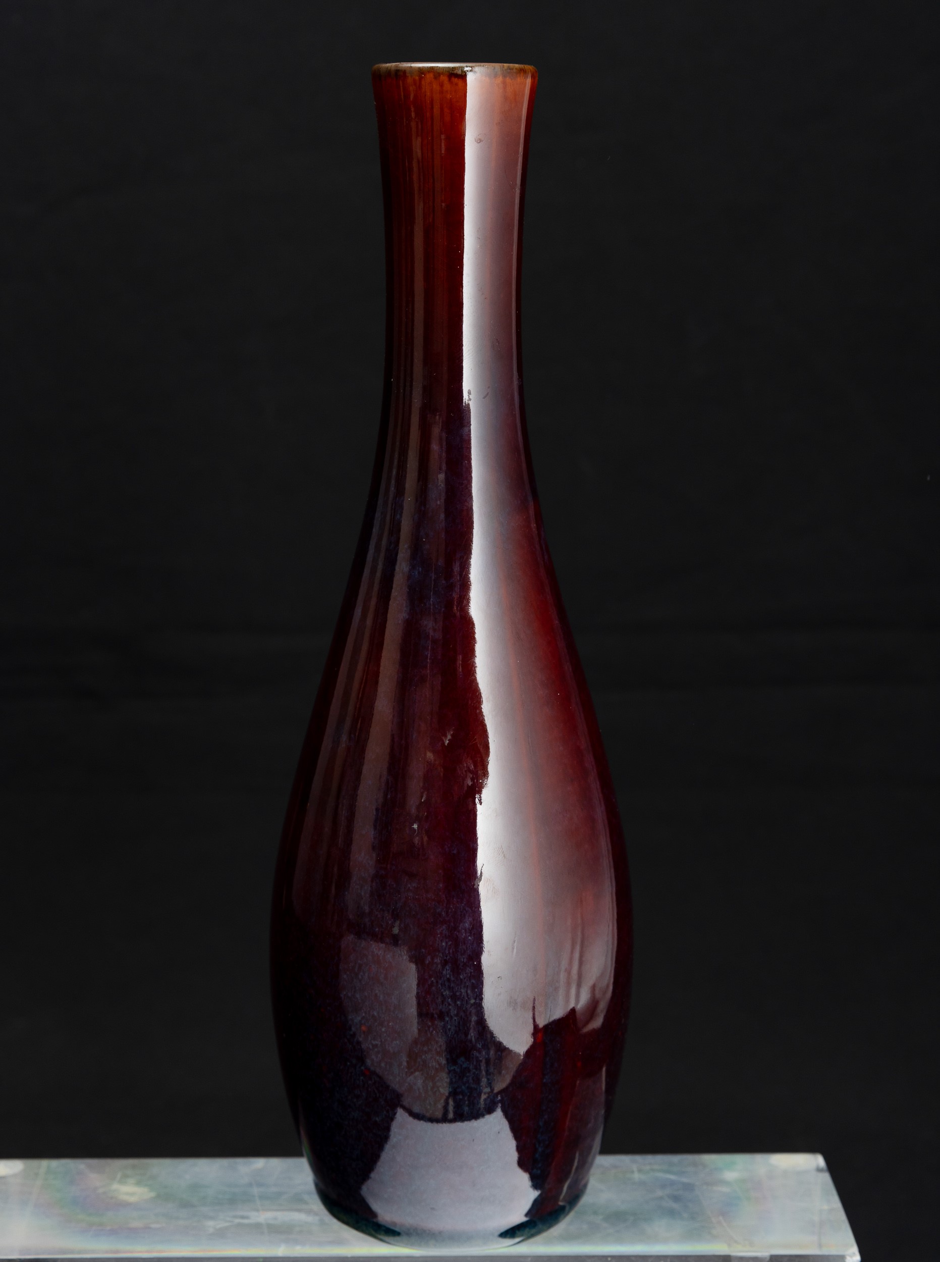 Vaso in porcellana flambé, toni rosso e viola, Cina, Dinastia Qing, XX secolo