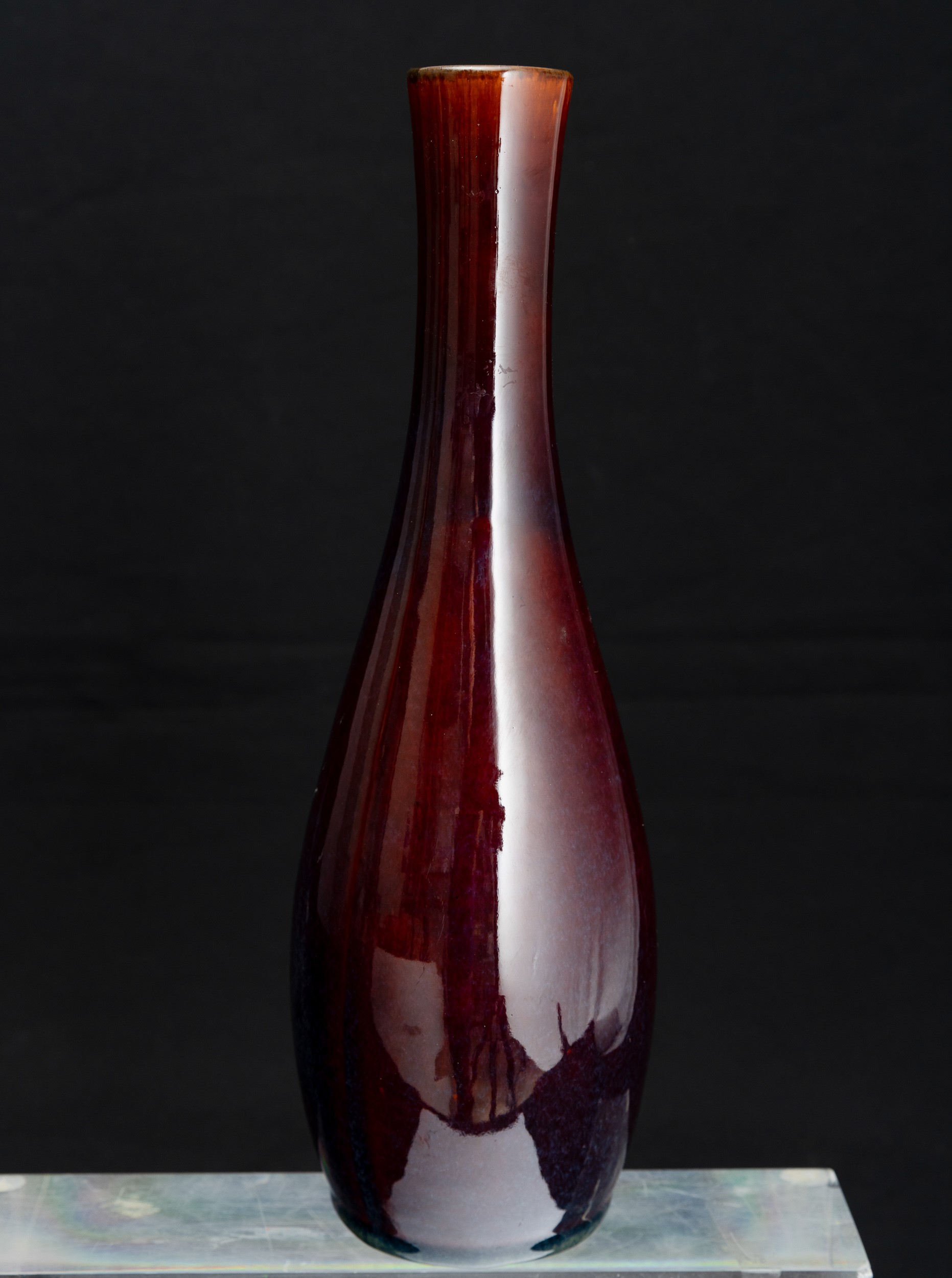 Vaso in porcellana flambé, toni rosso e viola, Cina, Dinastia Qing, XX secolo