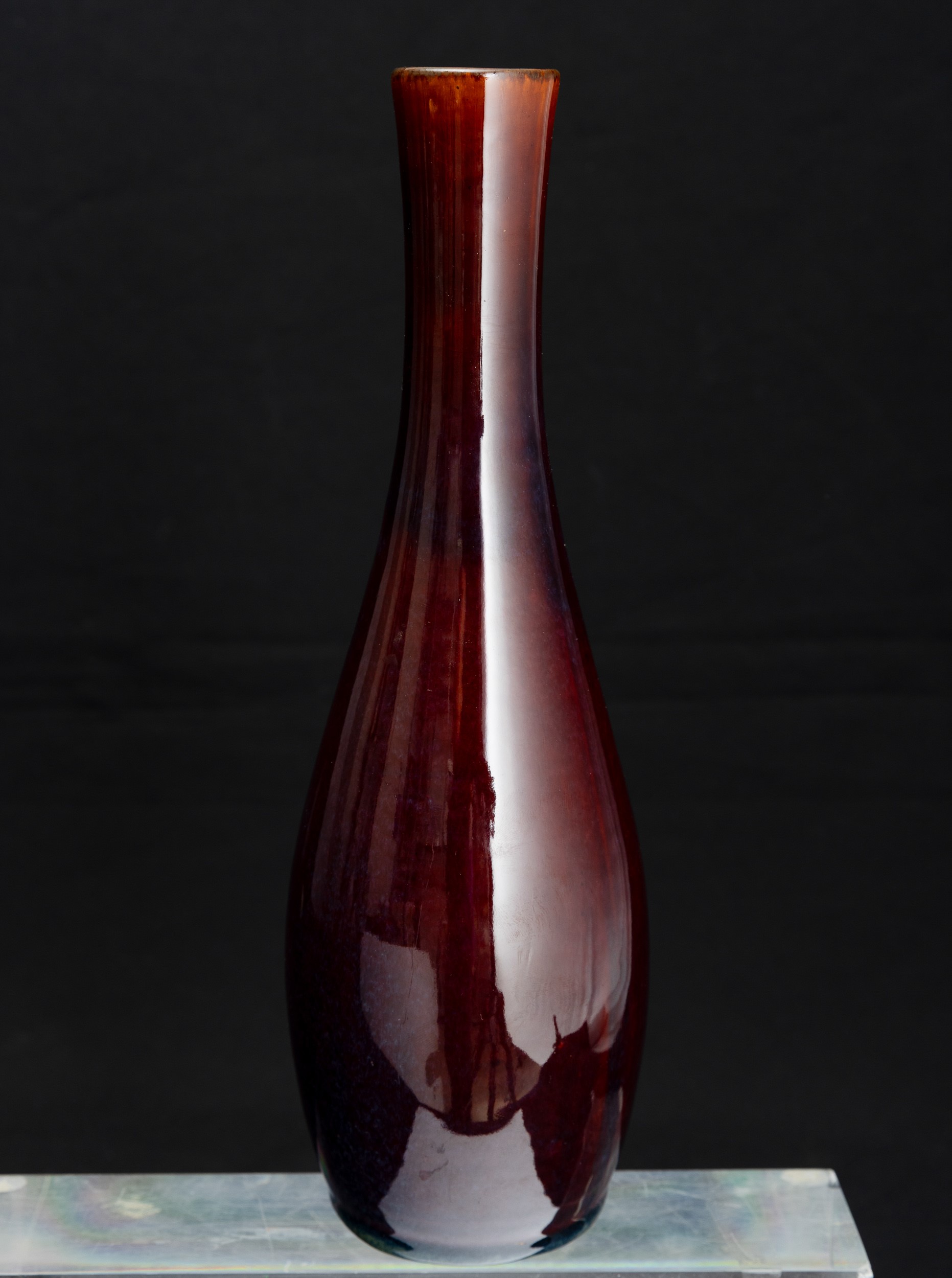 Vaso in porcellana flambé, toni rosso e viola, Cina, Dinastia Qing, XX secolo