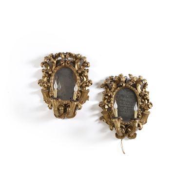 Appliques in legno intagliato e dorato, coppia a due luci