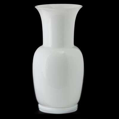 Venini, Vaso a balaustro “Opalini” in vetro soffiato lattimo (Murano, 1980)