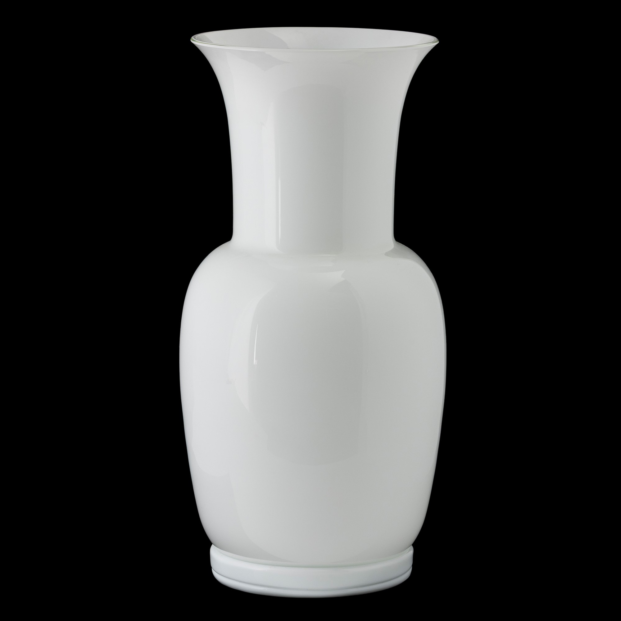 Venini, Vaso a balaustro “Opalini” in vetro soffiato lattimo (Murano, 1980)
