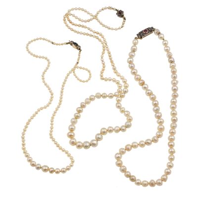 Collana composta da perle scalari naturali e coltivate con perle coltivate aggiuntive