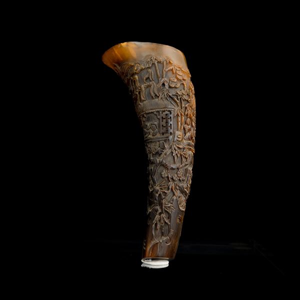 Corno intagliato raffigurante scena di vita comune, Cina, Dinastia Qing, XIX secolo