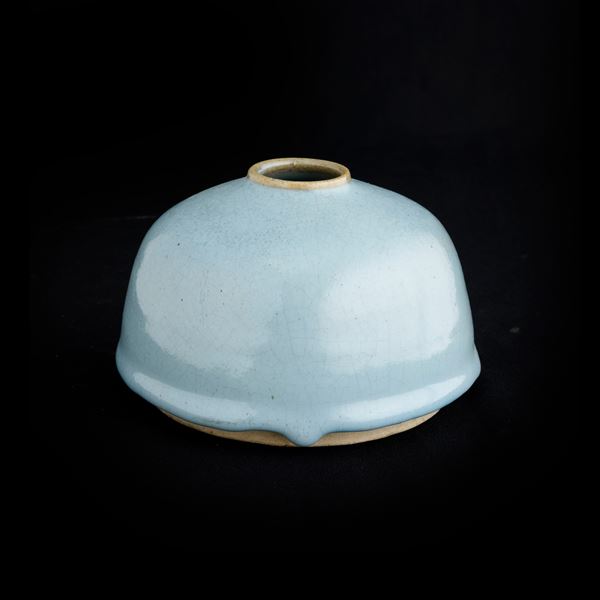 Sciacquapennelli in porcellana craquelé a fondo blu, Cina, Dinastia Qing, XIX secolo