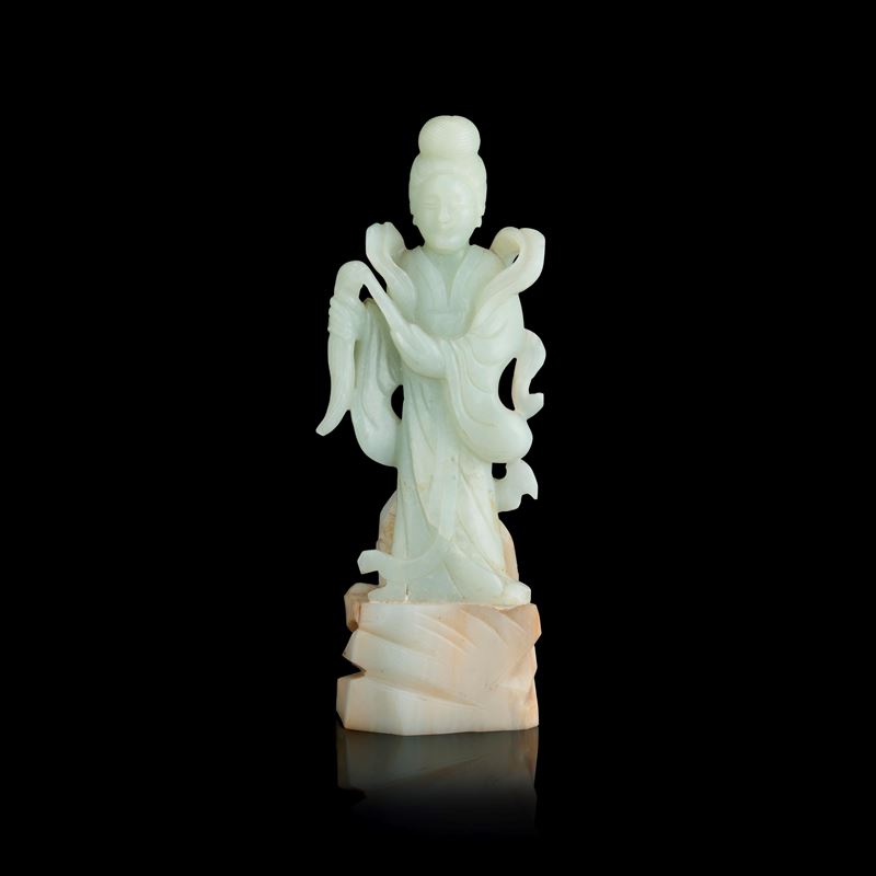 Celadon jade figure depicting Guanyin, China, Qing Dynasty, 19th century  - Auction Fine Asian Works of Art - Cambi Casa d'Aste