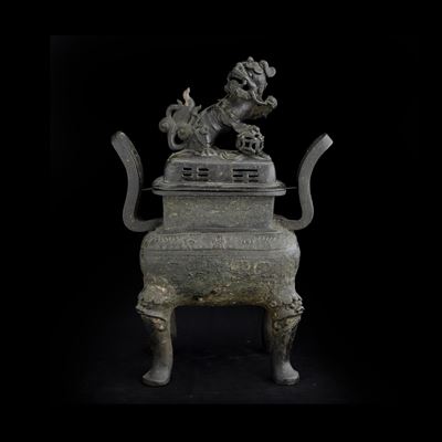 Cina, Incensiere in bronzo con decori arcaici e mascheroni leonini, Dinastia Ming (1368-1644)