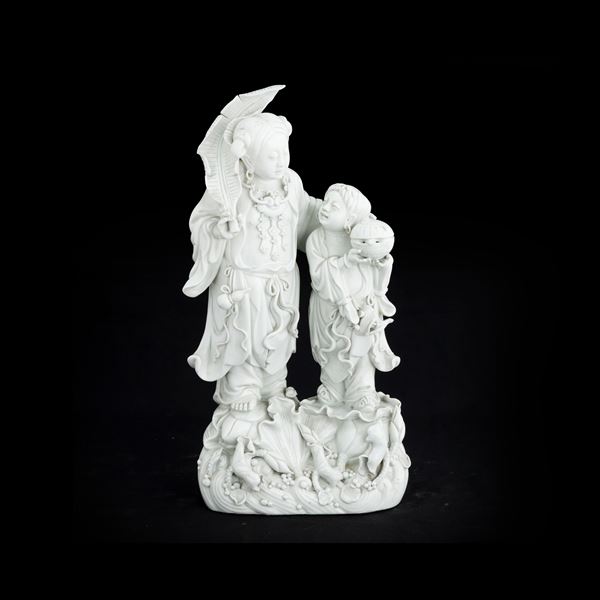 Figura in porcellana Blanc de Chine raffigurante donna con bambino, Cina, Repubblica