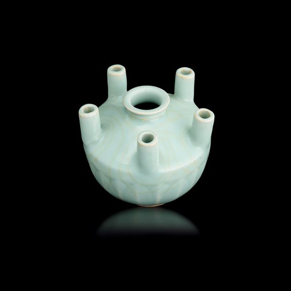 Fiorera in porcellana Celadon, Cina, Dianstia Qing, XIX secolo