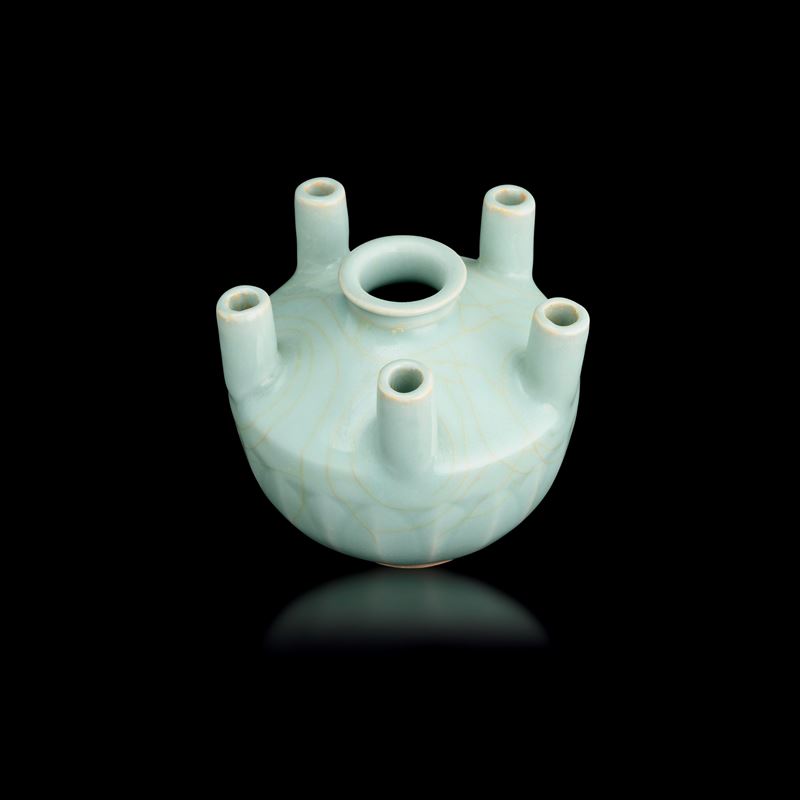 Fiorera in porcellana Celadon, Cina, Dianstia Qing, XIX secolo  - Auction Fine Asian Works of Art - Cambi Casa d'Aste