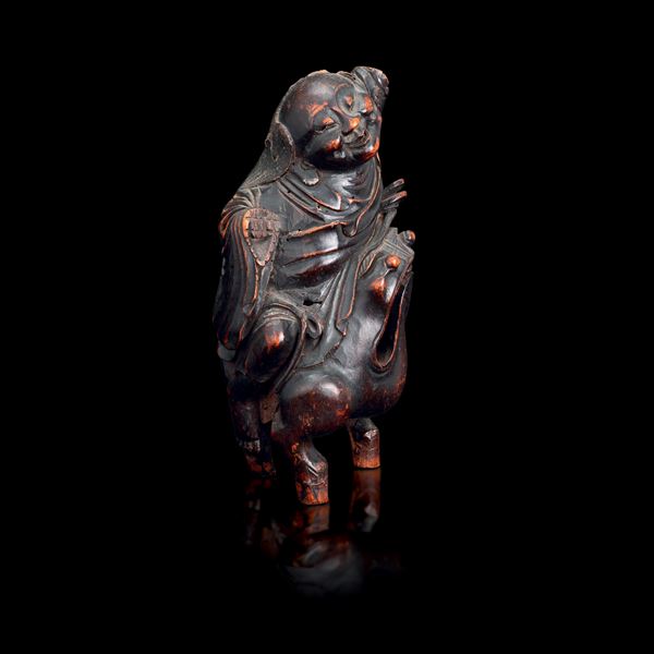 Figura in legno di frutto raffigurante saggio a cavallo di una rana, Cina, XIX secolo