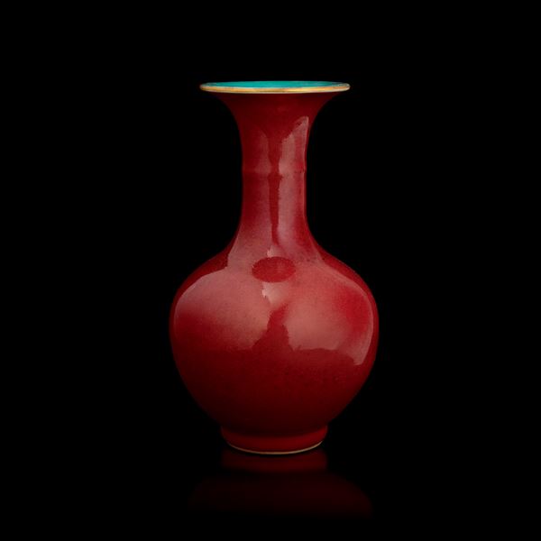 Porcelain vase, Sangue di Bue, China, Qing Dynasty, 19th century