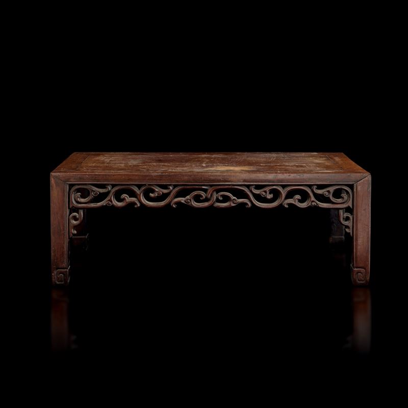 Low carved wooden table, China, Qing Dynasty, 19th century  - Auction Fine Asian Works of Art - Cambi Casa d'Aste
