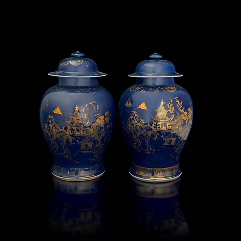 Pair of porcelain pots with a powder blue background depicting a landscape scene in gold, China, Qing Dynasty, Qianlong period (1736-1796)  - Auction Fine Asian Works of Art - Cambi Casa d'Aste
