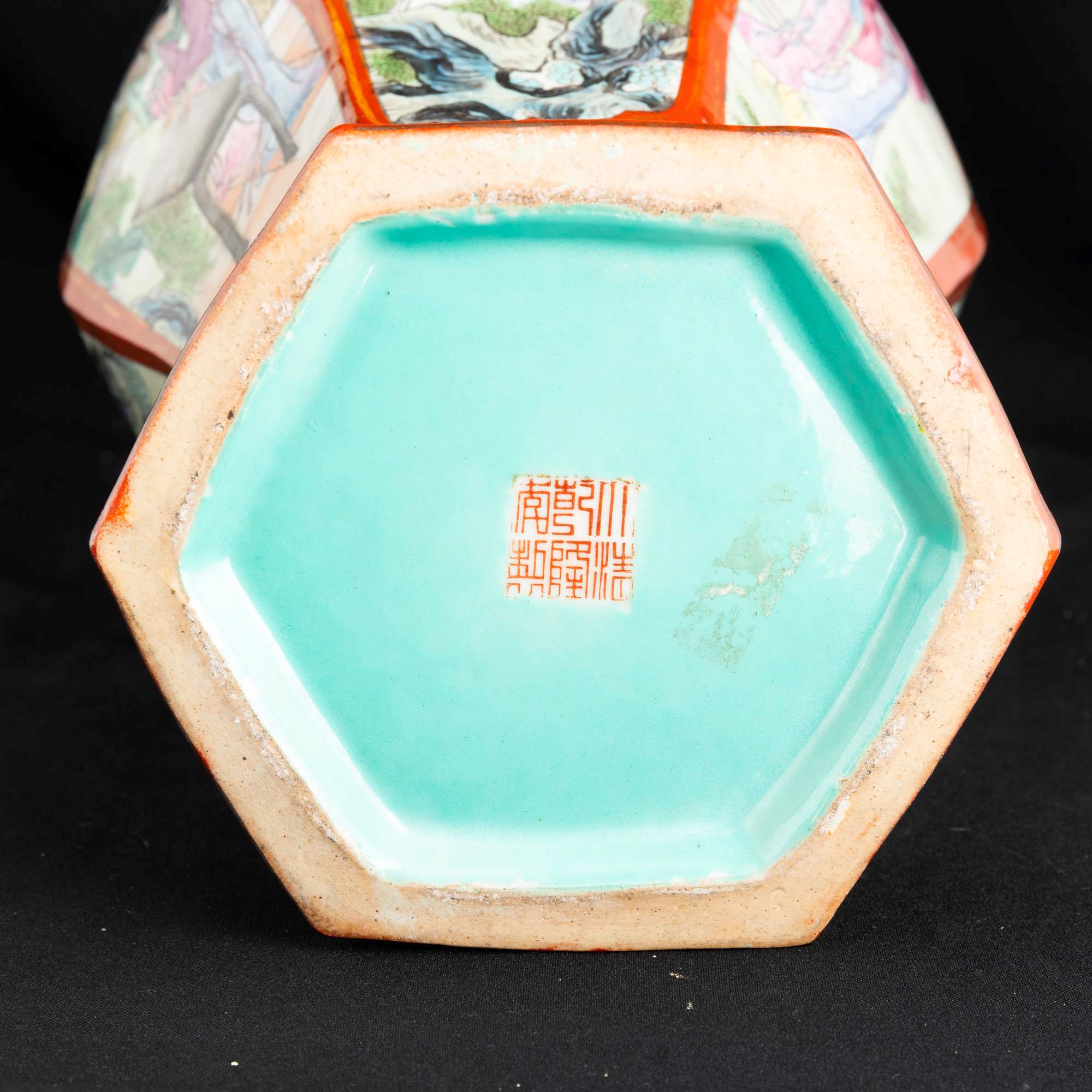 Vaso a Pianta Esagonale in Porcellana a Fondo Arancione Raffigurante Scene di Fanciulle Entro Ris...