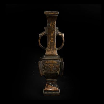 Cina, Vaso in bronzo a doppia ansa con decori geometrici, Dinastia Qing, XIX secolo