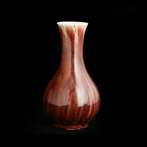 Vaso in porcellana flambé sui toni del rosso, Cina, Dinastia Qing, XIX secolo
