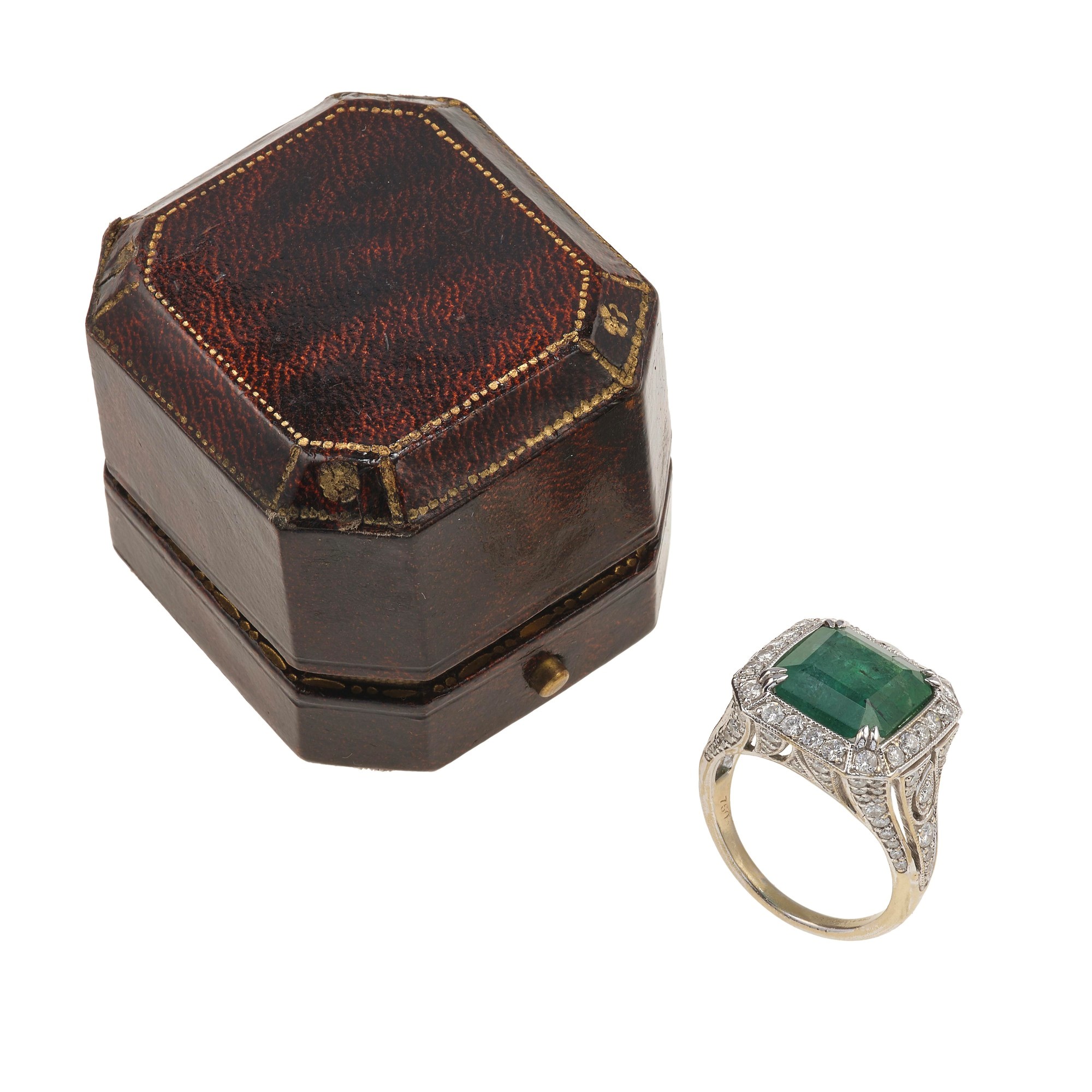 Anello con smeraldo Zambia di circa 6.09 ct e diamanti, montatura in oro bianco 750