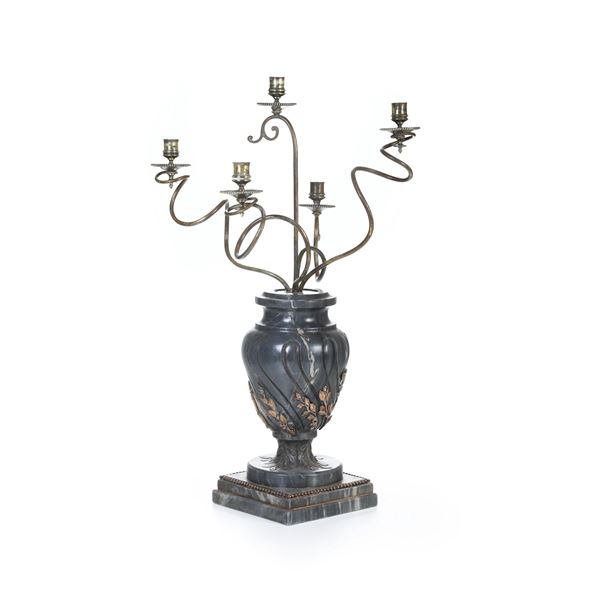 Candelabro a cinque fiamme